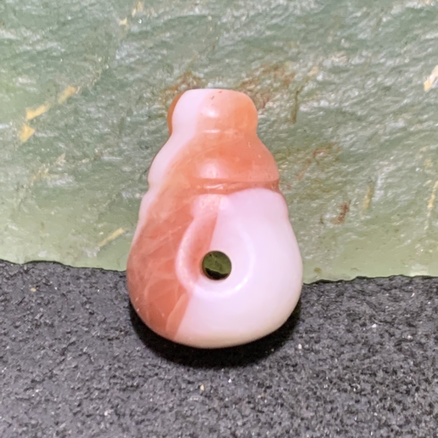 保山南红玛瑙红白双色亚光小三通佛头一个，