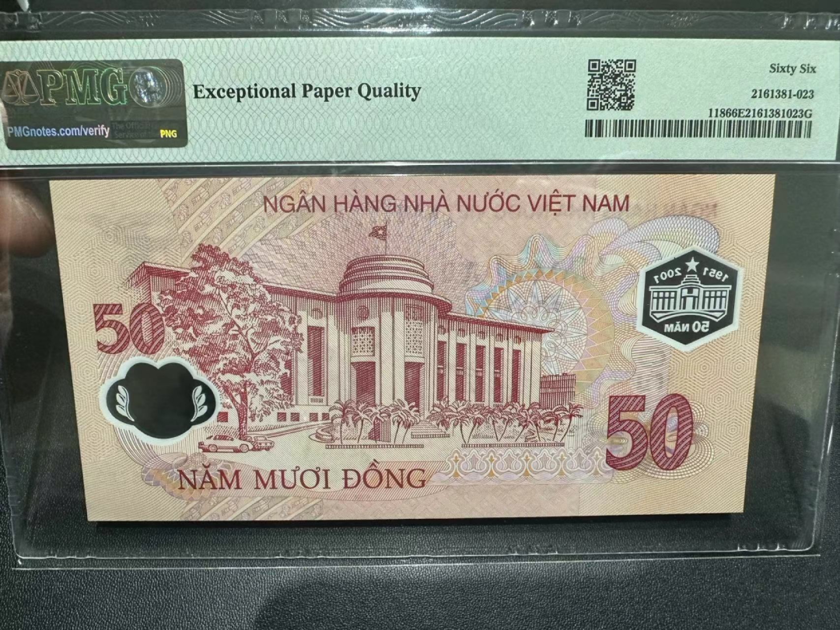 《外钞收藏家》第二百四十一期 2001年越南50 PMG66 千位号 纪念钞