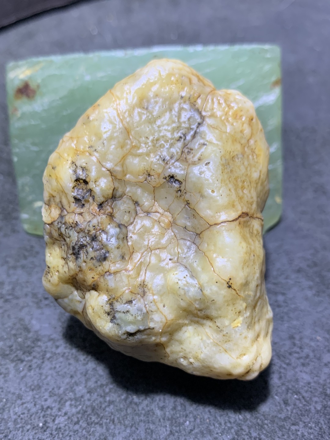 精美戈壁高玉化鱼籽纹筋脉石原石把件，摆件一颗，