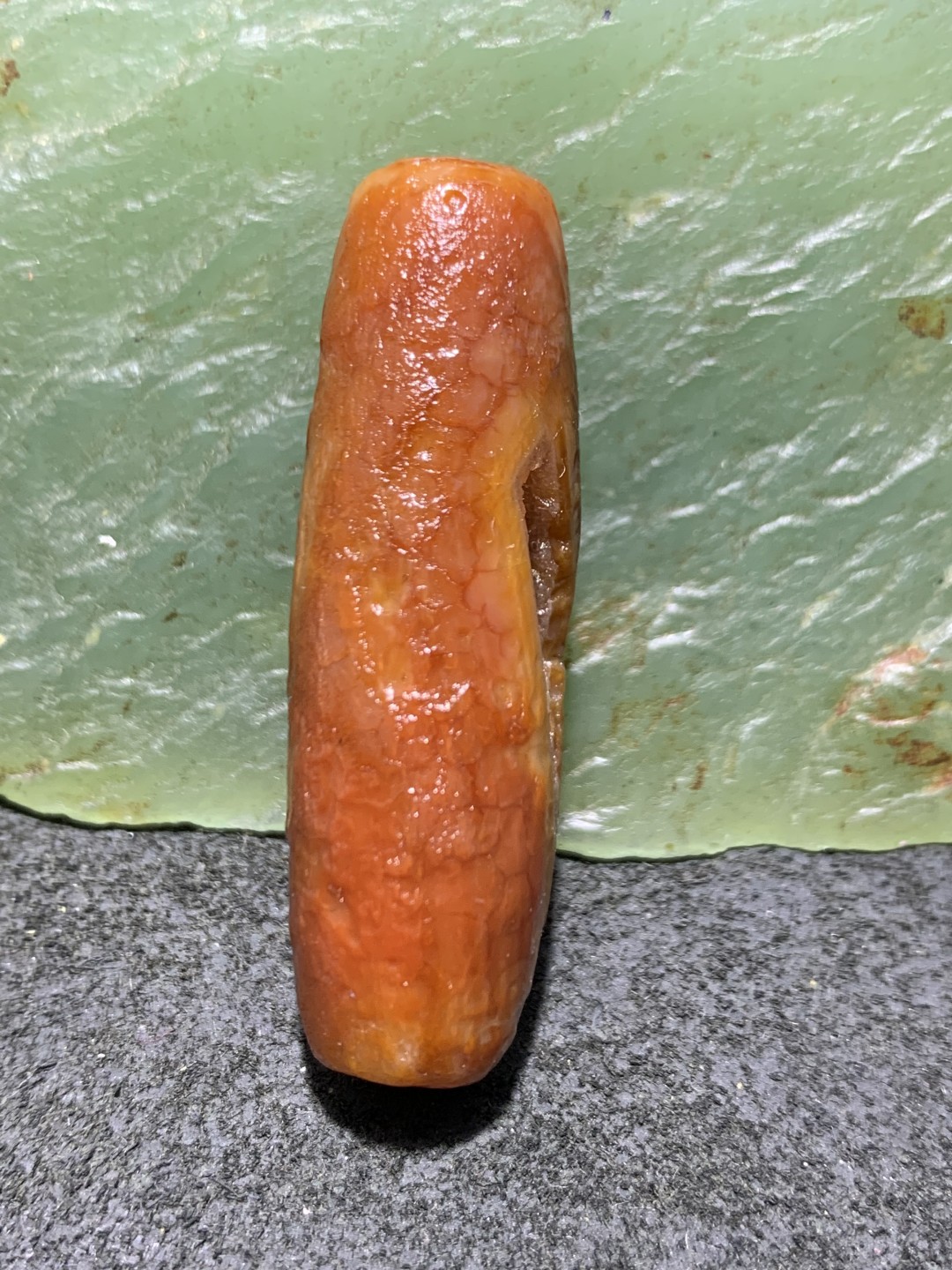 精美高玉化仿古风化纹玛瑙晶洞桶珠一颗 ，