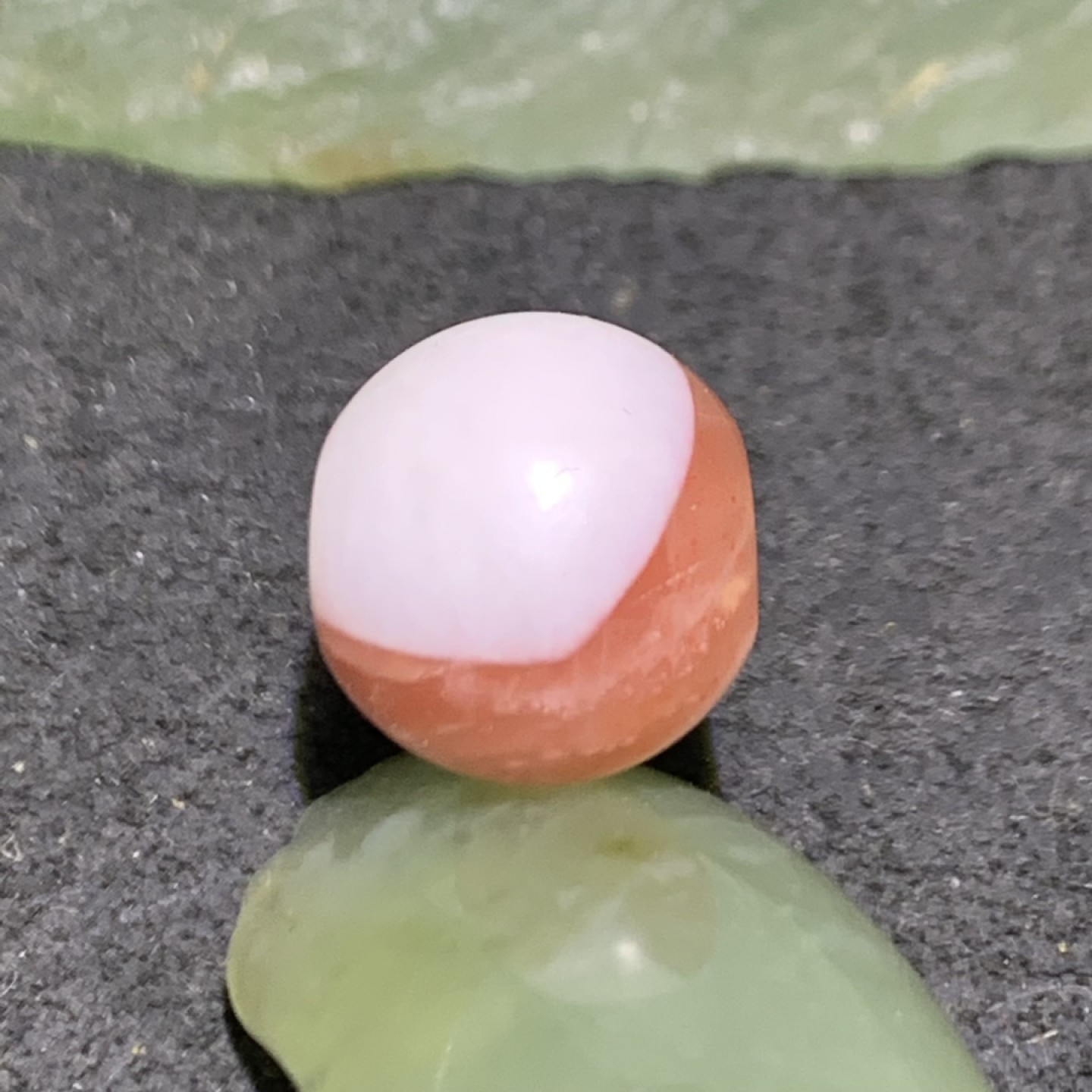 保山南红玛瑙红白双色亚光小三通佛头一个，