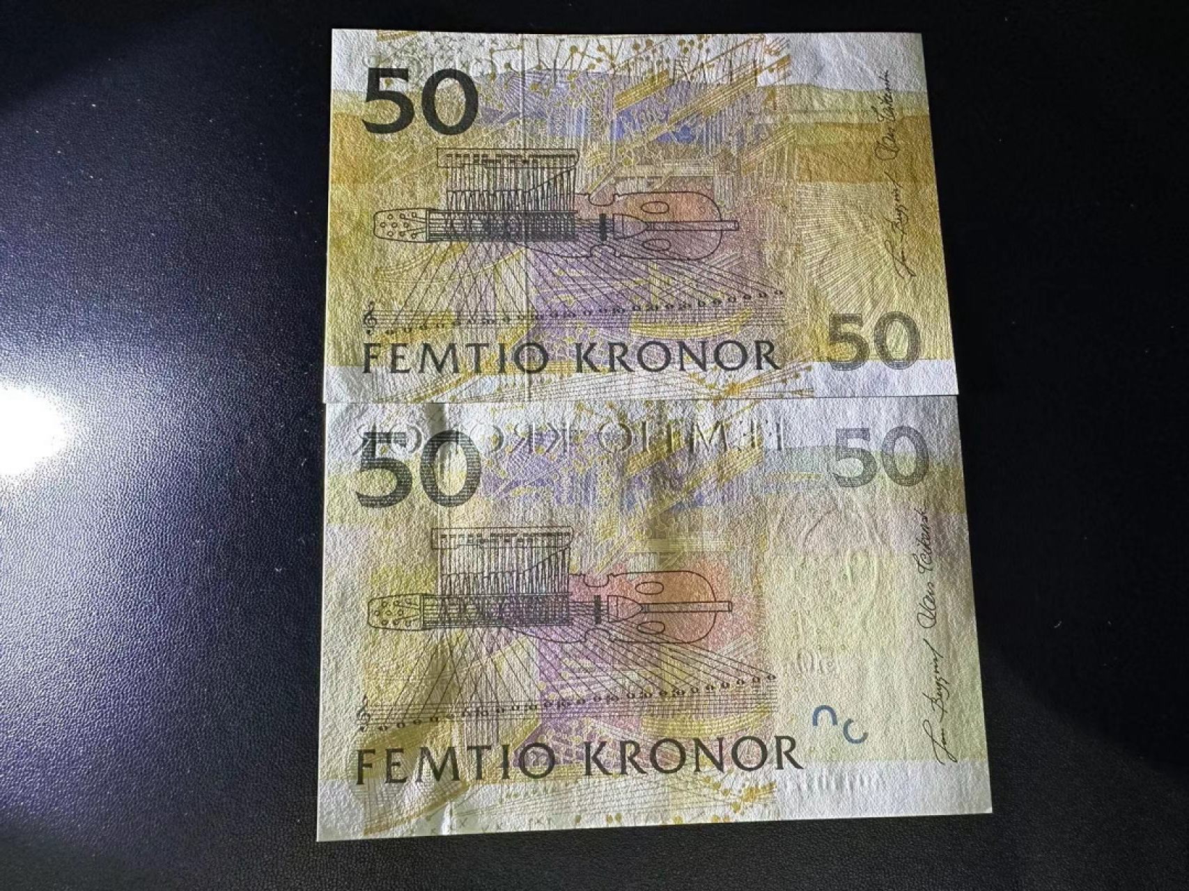《外钞收藏家》第二百四十一期 瑞典50克朗 再版初版两张一起 全新UNC