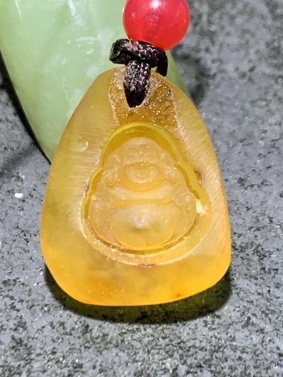 精美天然乌克兰蜜蜡原石雕刻弥勒佛手机挂件(包挂)一个， - 精美天然乌克兰蜜蜡原石雕刻弥勒佛手机挂件(包挂)一个，