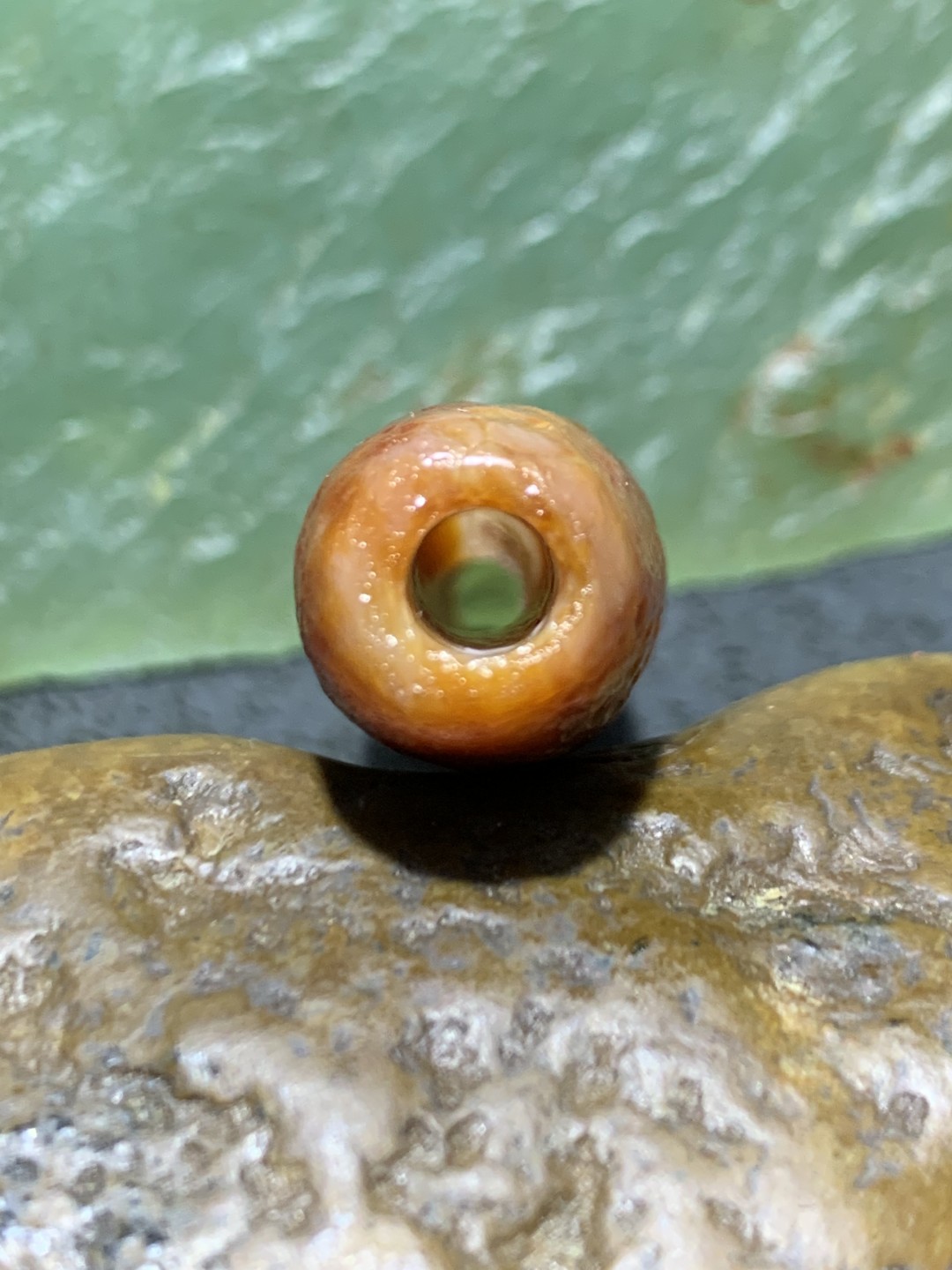 精美高玉化仿古风化纹玛瑙晶洞桶珠一颗 ，
