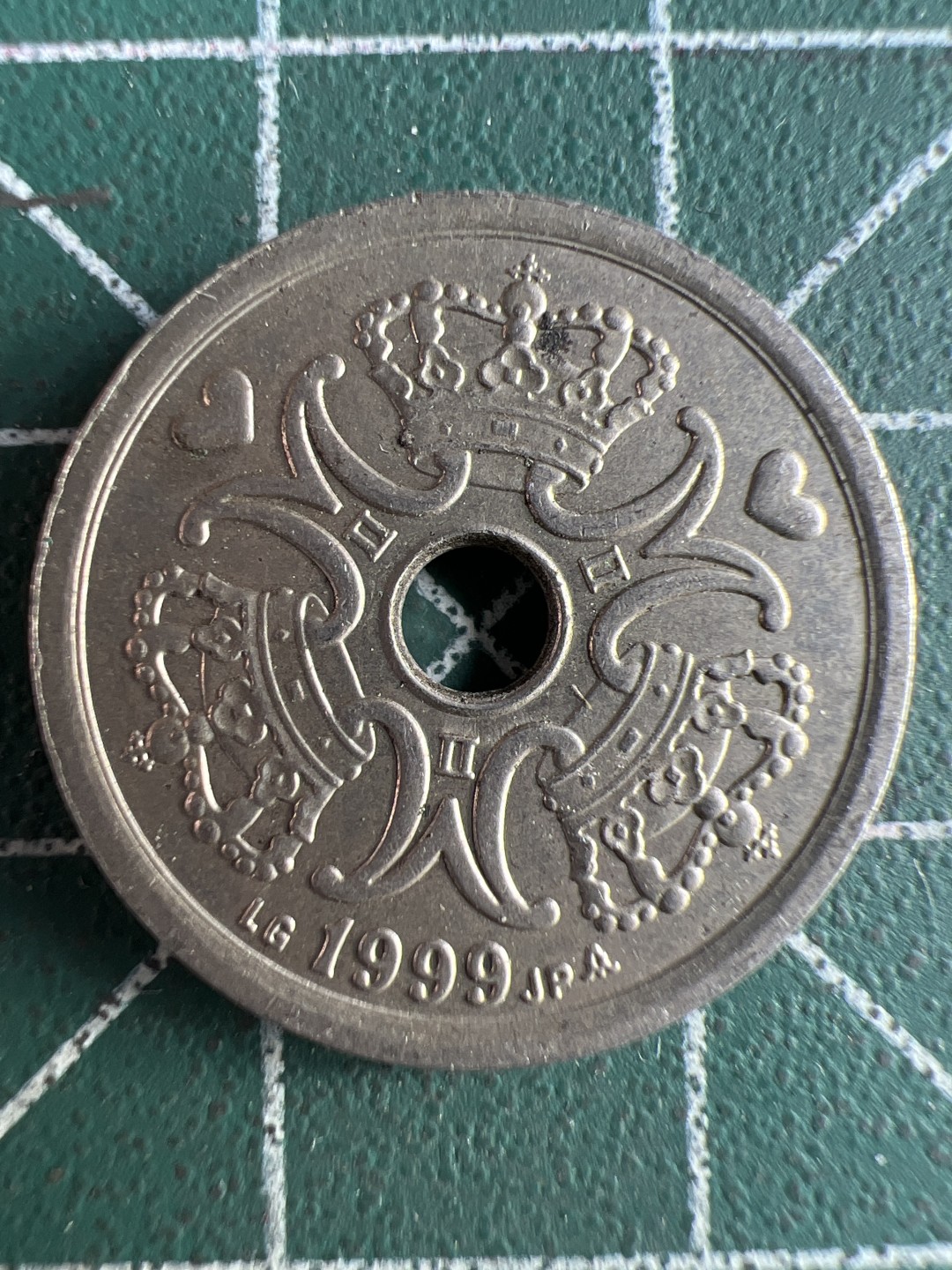 泡泡堂微拍第六十四幕硬币捡漏可累计专场👿👿，零佣金，零押金，累计满二十元包邮，接受代拍业务 丹麦5克朗中孔异型币