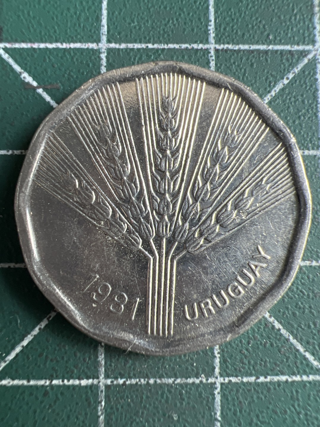 泡泡堂微拍第六十六幕硬币捡漏可累计专场👿👿，零佣金，零押金，累计满二十元包邮，接受代拍业务 乌拉圭2比索麦穗纪念币