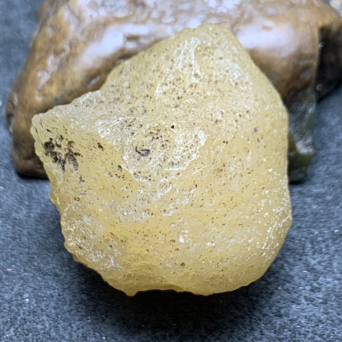 放福利！精美天然高玉化戈壁麻皮原石一颗，