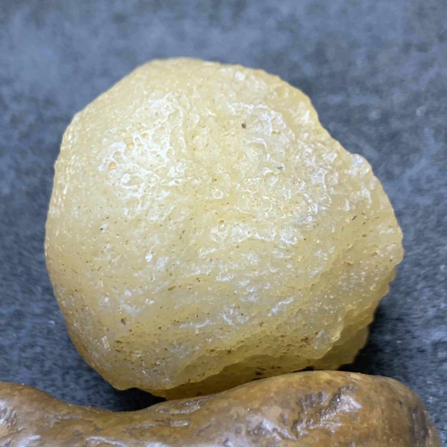 放福利！精美天然高玉化戈壁麻皮原石一颗，