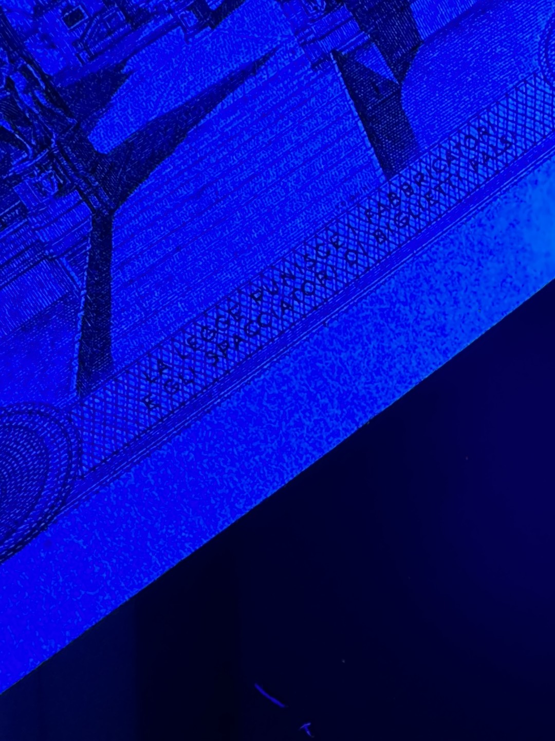 《外钞收藏家》第二百四十二期（连拍场） 意大利1万里拉 有瑕疵 UNC-