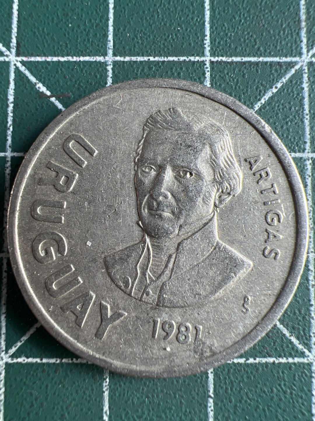 泡泡堂微拍第六十四幕硬币捡漏可累计专场👿👿，零佣金，零押金，累计满二十元包邮，接受代拍业务 乌拉圭10新比索