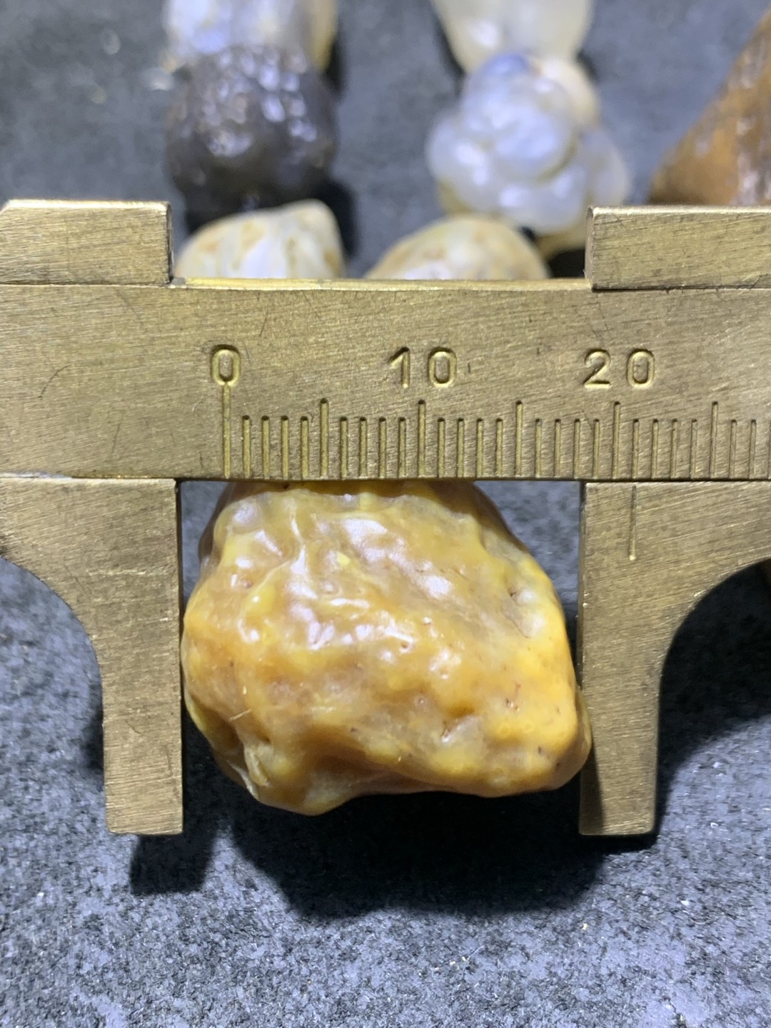 精美戈壁大颗粒青花筋脉石项链一条，