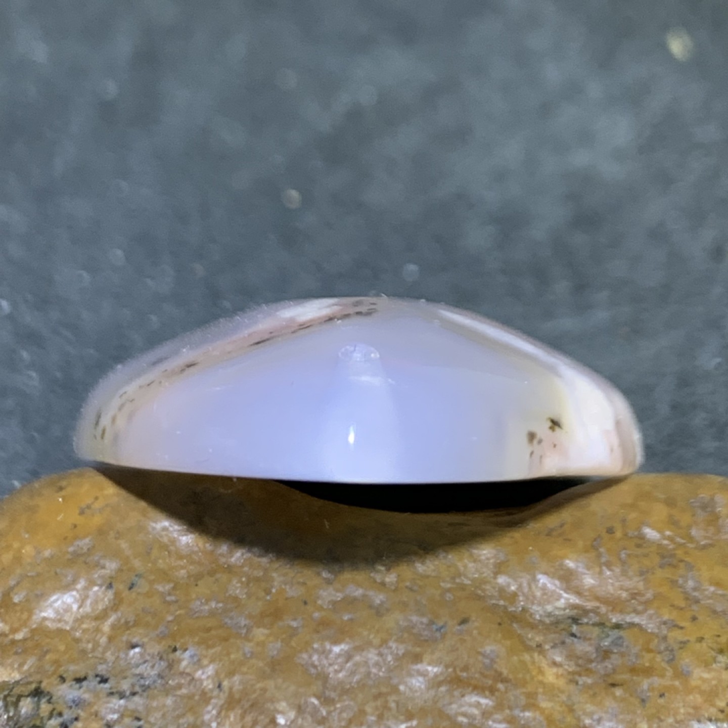 精美高玉化樱花玛瑙水滴随型吊坠一个，