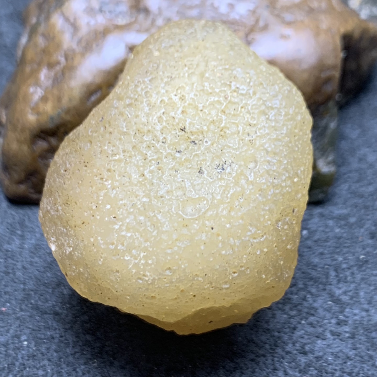 放福利！精美天然高玉化戈壁麻皮原石一颗，