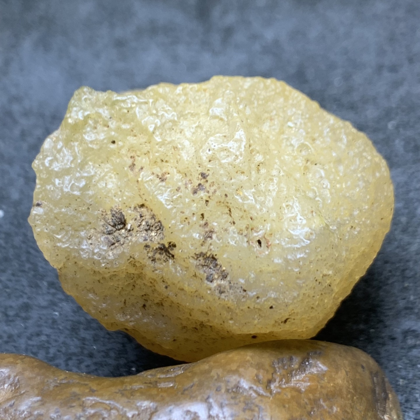 放福利！精美天然高玉化戈壁麻皮原石一颗，