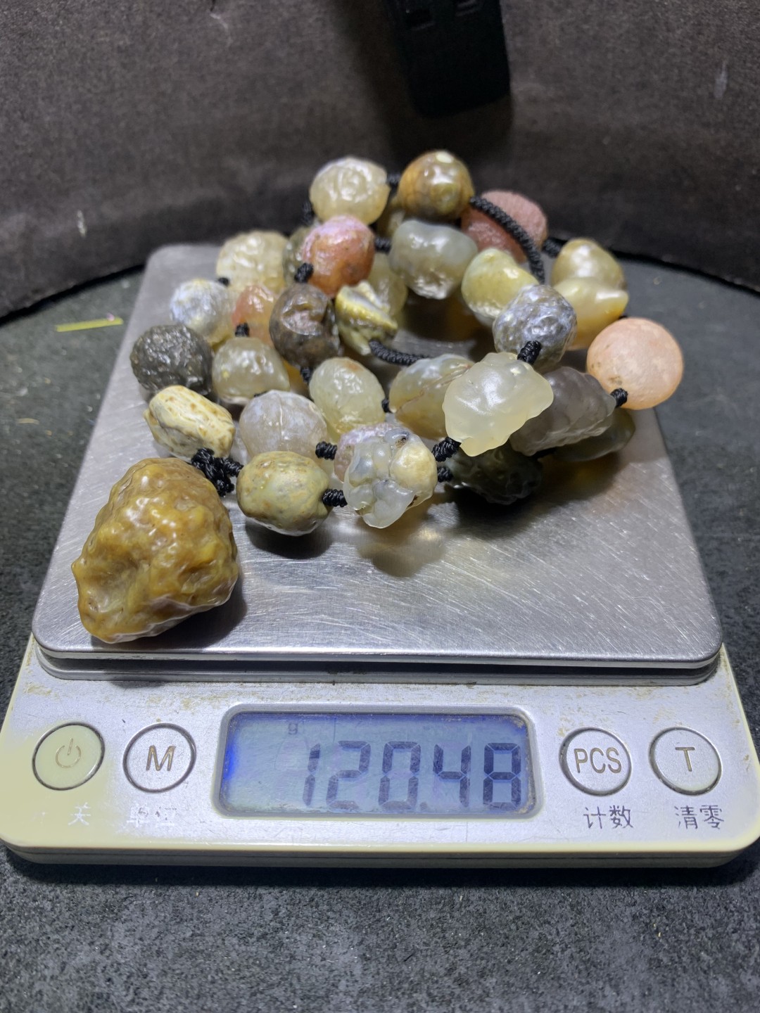 精美戈壁大颗粒青花筋脉石项链一条，