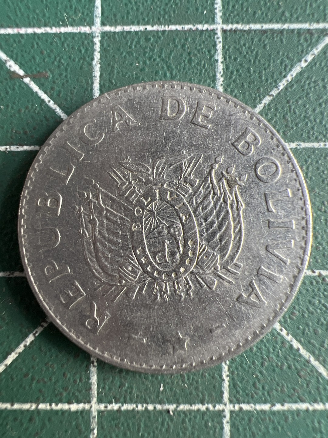 泡泡堂微拍第六十四幕硬币捡漏可累计专场👿👿，零佣金，零押金，累计满二十元包邮，接受代拍业务 玻利维亚20分