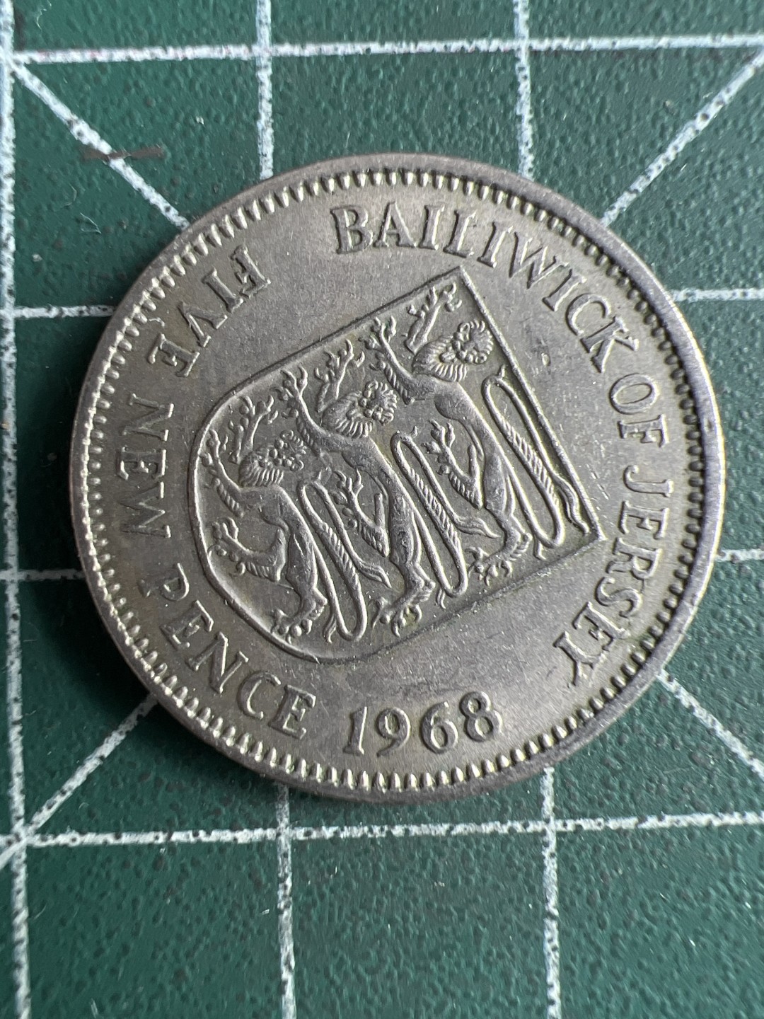 泡泡堂微拍第六十五幕硬币捡漏可累计专场👿👿，零佣金，零押金，累计满二十元包邮，接受代拍业务 英属泽西岛十便士