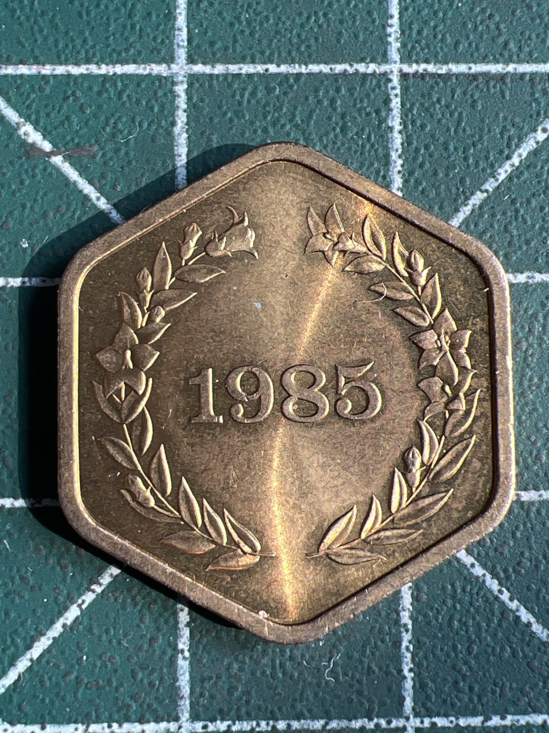 泡泡堂微拍第六十五幕硬币捡漏可累计专场👿👿，零佣金，零押金，累计满二十元包邮，接受代拍业务 1985年造币厂国花铜章