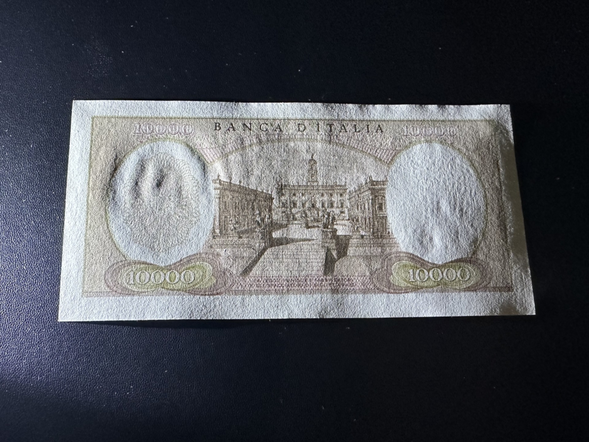 《外钞收藏家》第二百四十二期（连拍场） 意大利1万里拉 有瑕疵 UNC-