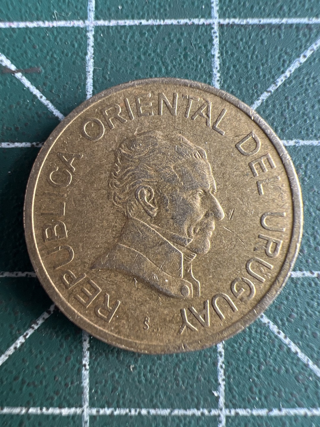 泡泡堂微拍第六十四幕硬币捡漏可累计专场👿👿，零佣金，零押金，累计满二十元包邮，接受代拍业务 乌拉圭1比索