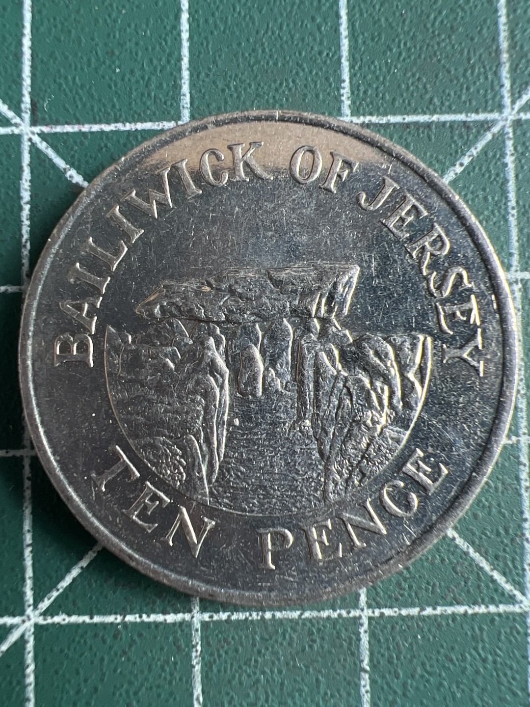 泡泡堂微拍第六十五幕硬币捡漏可累计专场👿👿，零佣金，零押金，累计满二十元包邮，接受代拍业务 英属泽西岛十便士