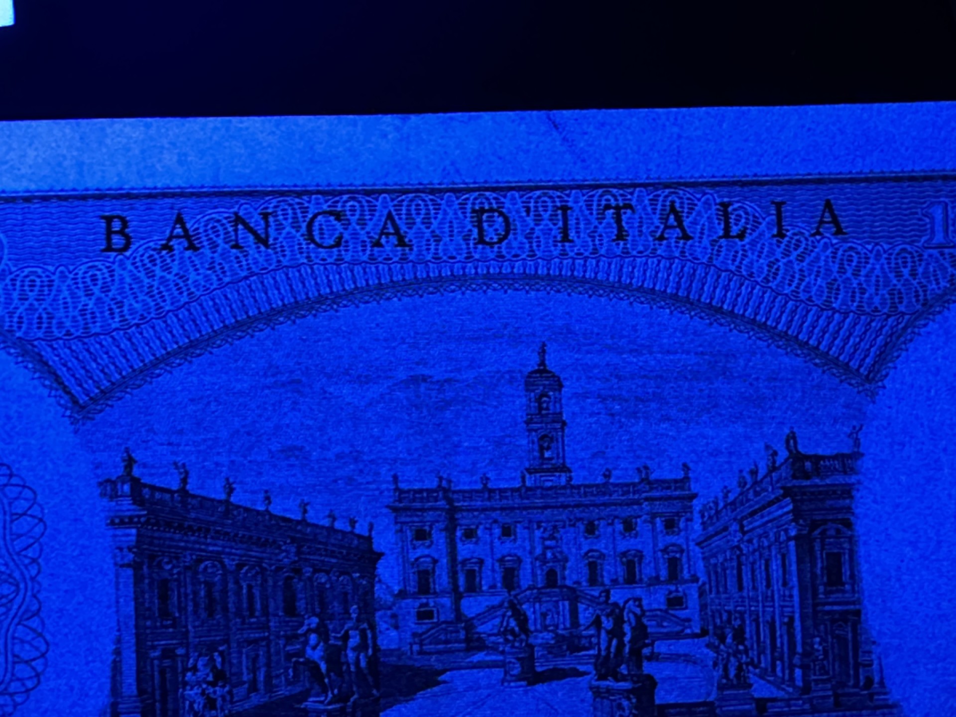 《外钞收藏家》第二百四十二期（连拍场） 意大利1万里拉 有瑕疵 UNC-