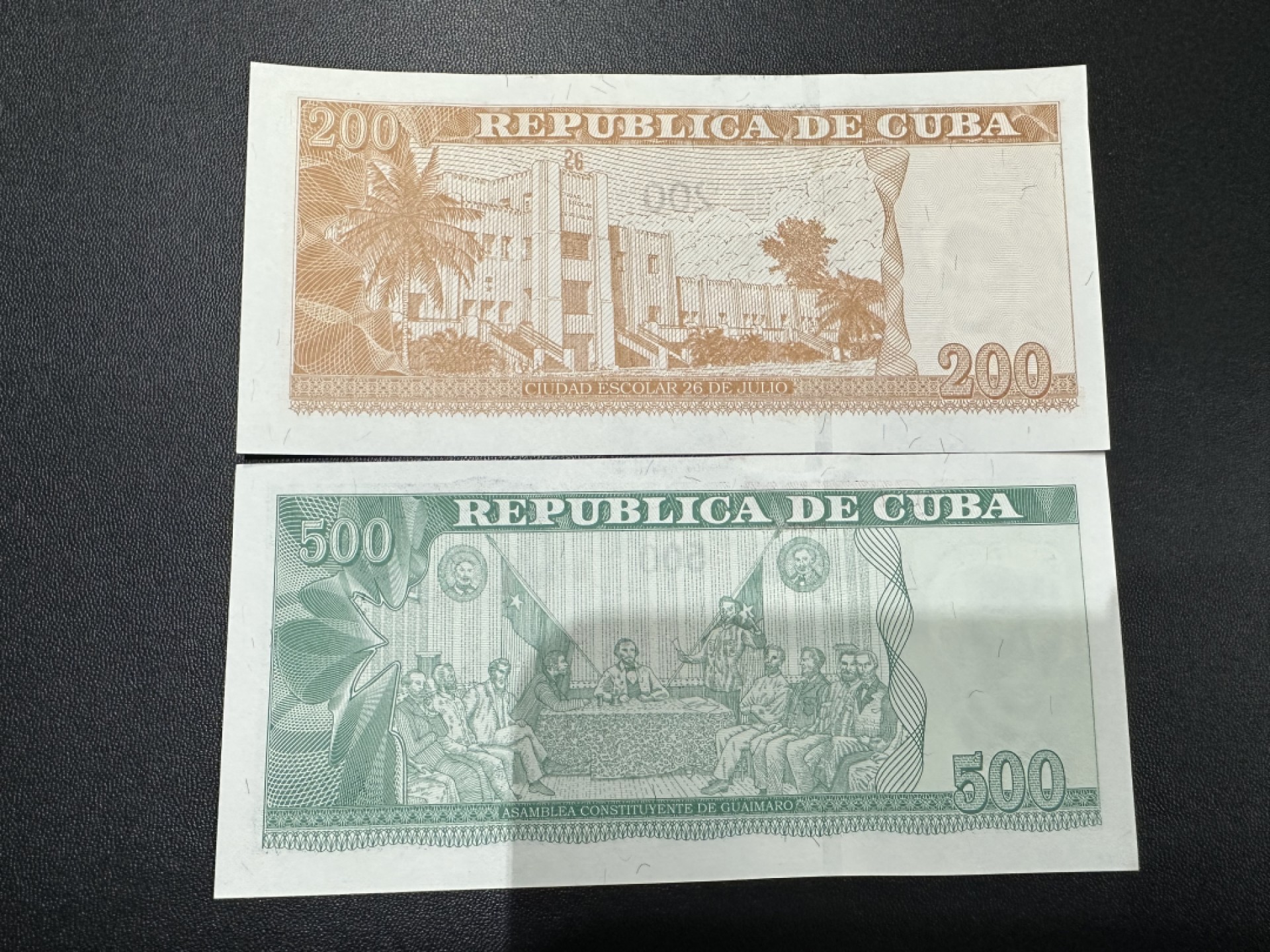 《外钞收藏家》第二百四十二期（连拍场） 古巴200、500两张一起 全新UNC