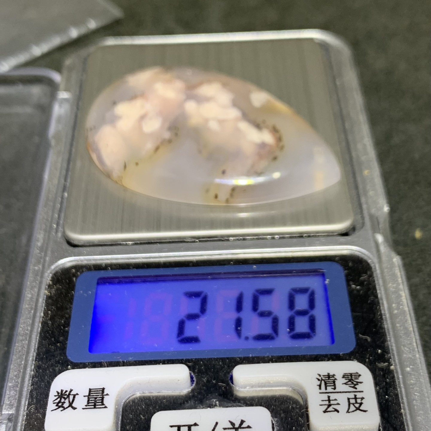 精美高玉化樱花玛瑙水滴随型吊坠一个，