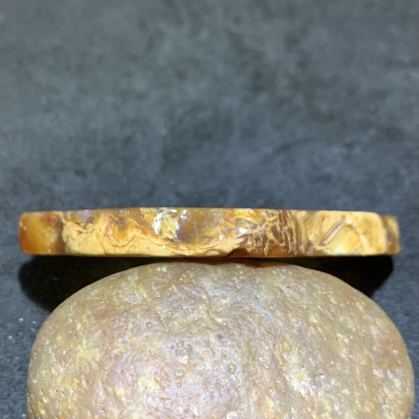 重器天然马达加斯加原皮玛瑙雕刻观音牌子一块，