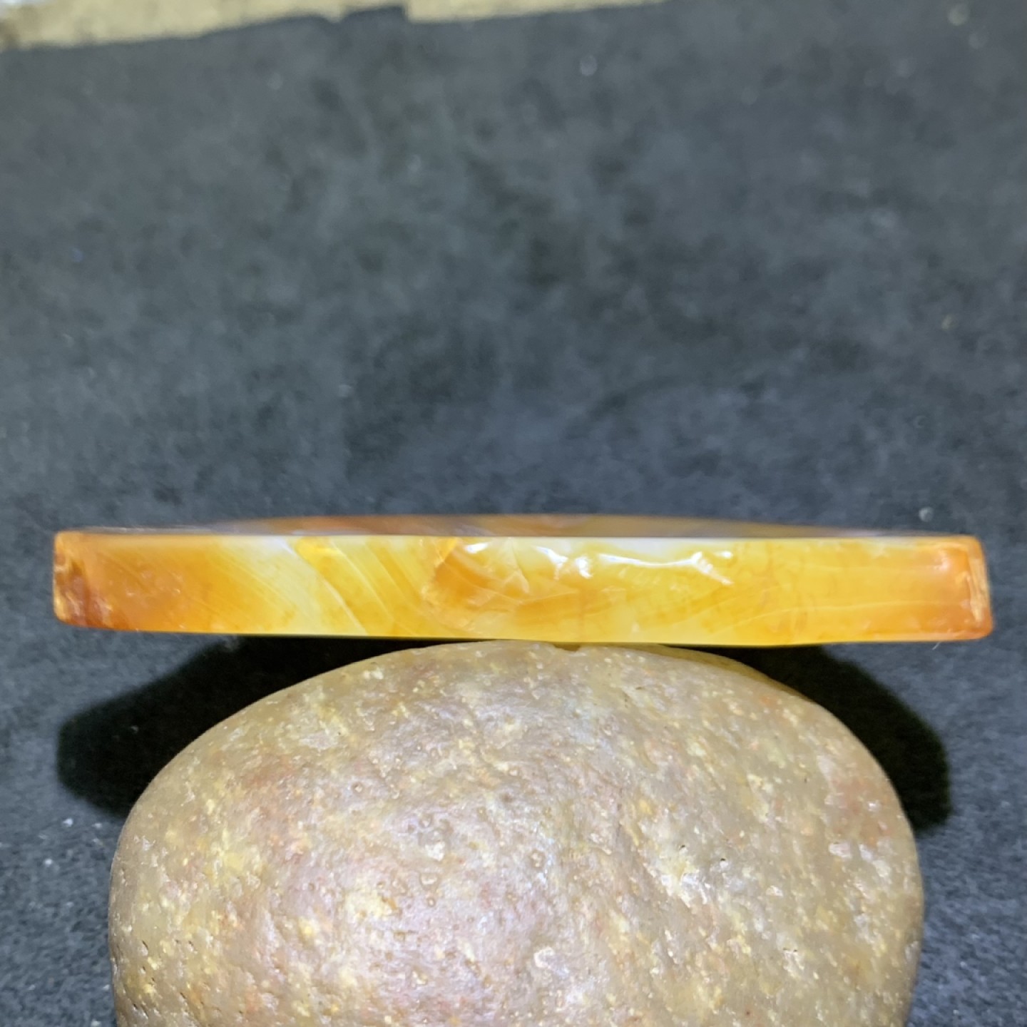 重器天然马达加斯加原皮玛瑙雕刻观音牌子一块，