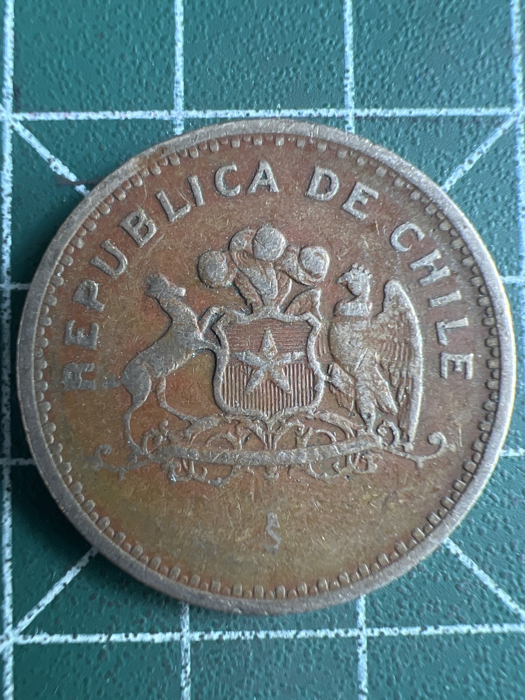 泡泡堂微拍第六十六幕硬币捡漏可累计专场👿👿，零佣金，零押金，累计满二十元包邮，接受代拍业务 智利100比索铜币