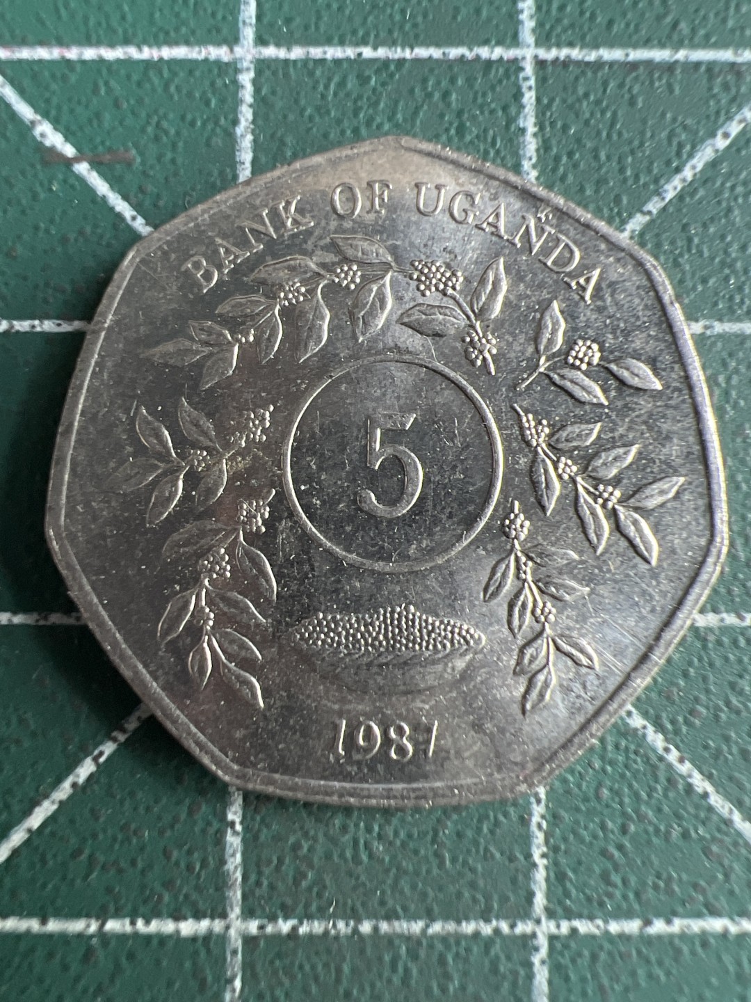 泡泡堂微拍第六十六幕硬币捡漏可累计专场👿👿，零佣金，零押金，累计满二十元包邮，接受代拍业务 乌干达5先令多边形