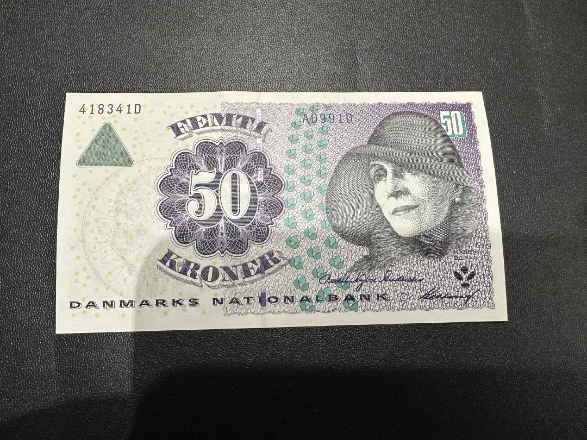 《外钞收藏家》第二百四十二期（连拍场） 丹麦浮雕版50克朗 初版 单于有一个撕口请注意