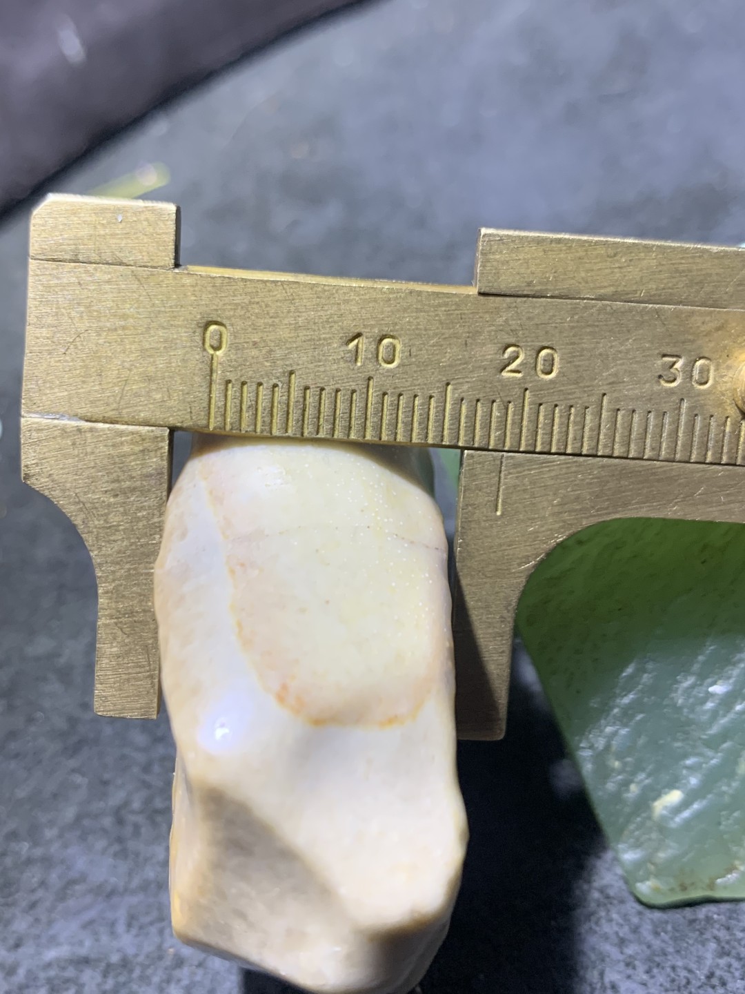 精美戈壁彩玉手工雕刻忍字把件（吊坠)一个！
