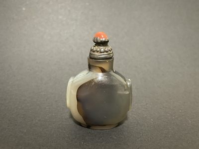 欧美回流精选 - 回流清代玛瑙鼻烟壶，品相如图，尺寸5.5cm。