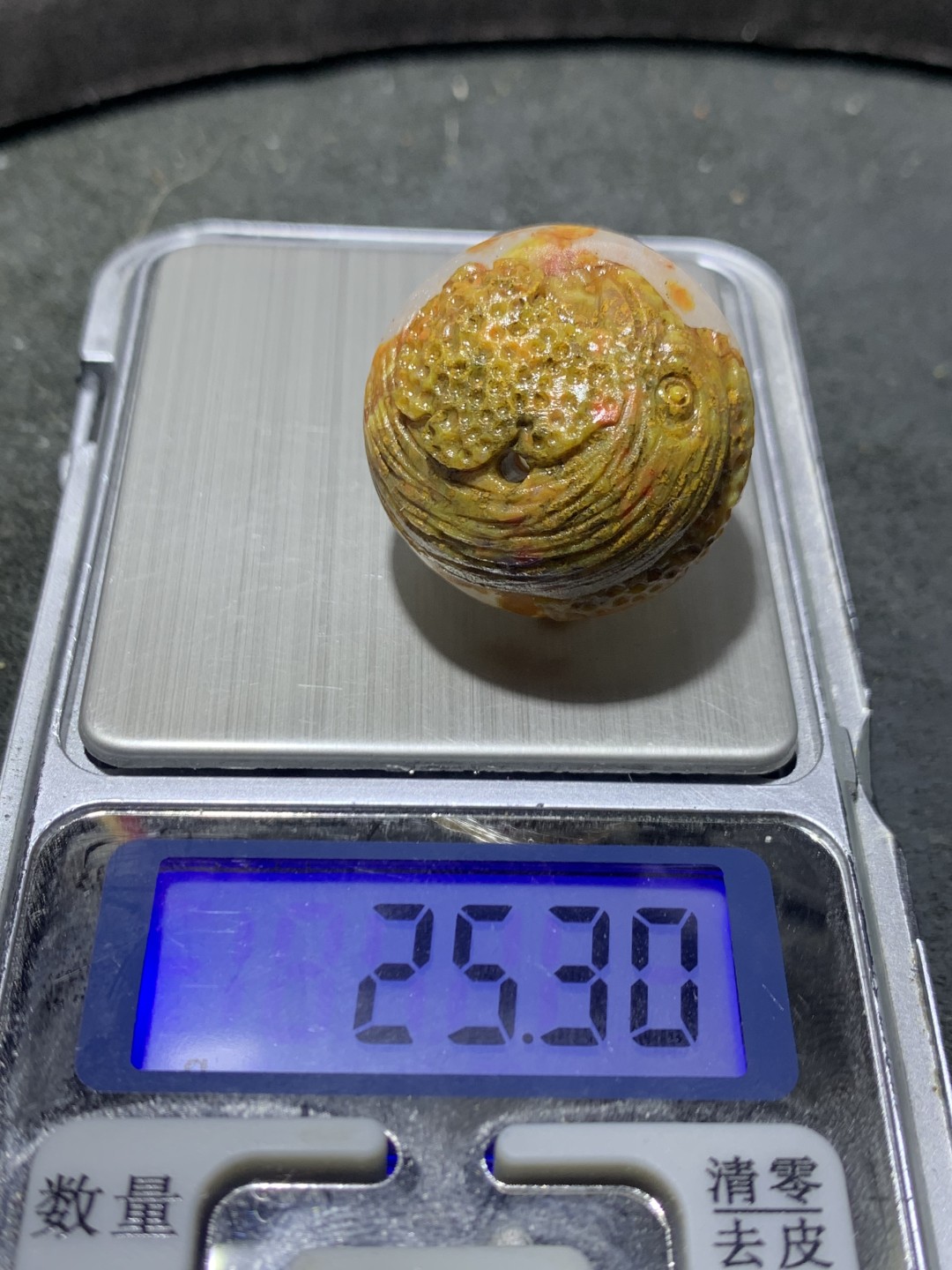 精美亚光冰飘战国红玛瑙手工俏色巧雕金鸡大珠子一颗！