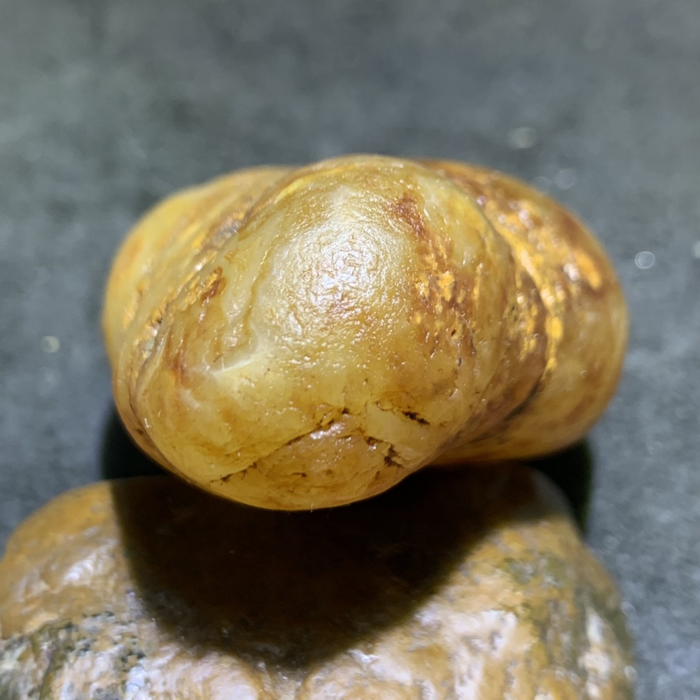 精美天然马达加斯加玛瑙原石把件，摆件一个，