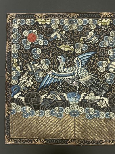 欧美回流精选 - 清代三品文官补子，尺寸：29.8cm，未使用状态，背面黑色部分为粘的纸，品相好。