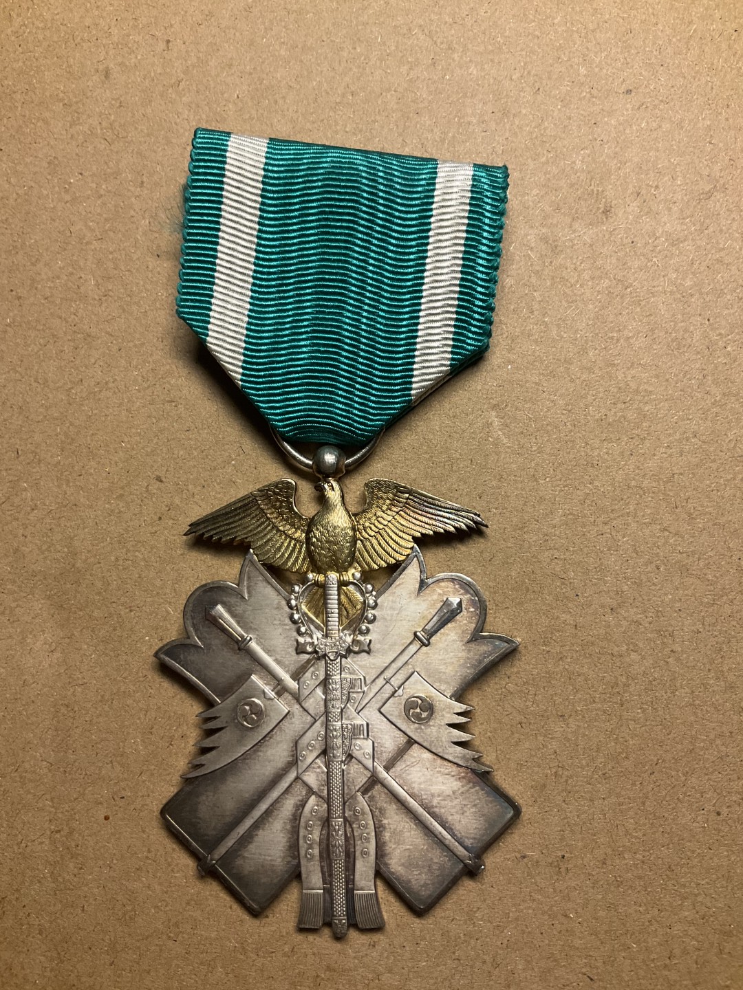 松山幣藏第七场日本章牌赏拍卖 金鴟章 银质