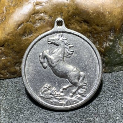 纯钛跃马护身牌一个， - 纯钛跃马护身牌一个，