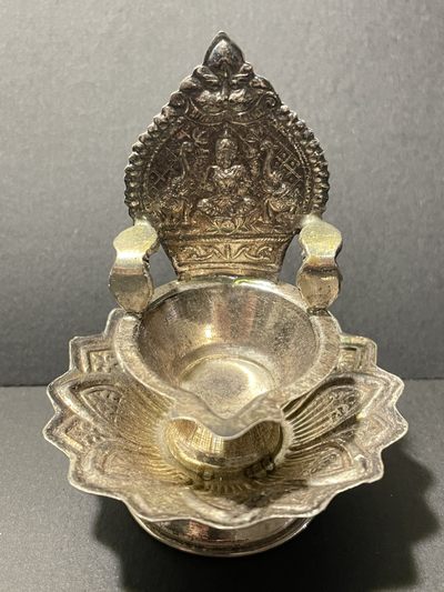 欧美回流精选 - 回流莲花油灯摆件 尺寸：高7.5cm，宽6cm，23.5g，品相好，工艺精美。