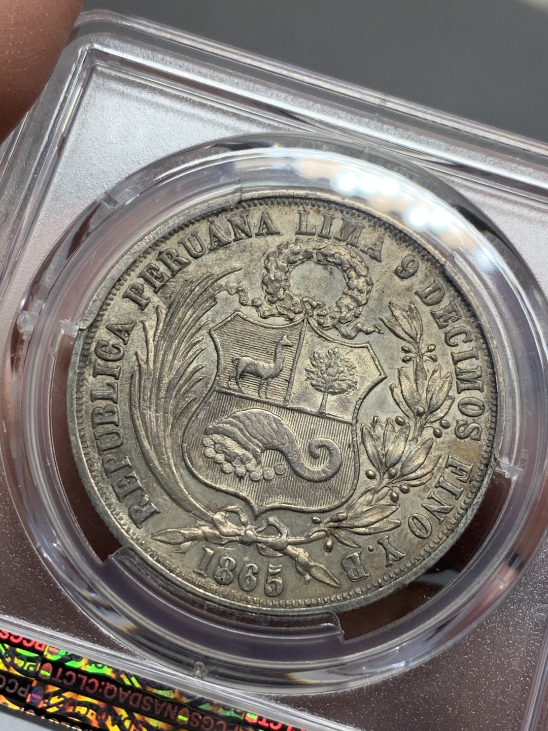《竞宝斋》第136场-周日，周一连拍 (全场包邮) PCGS-AU53 秘鲁1865年1索尔坐人女神大银币 早期年份秘鲁坐人，同年更高分仅4枚 金彩包浆均匀靓丽，好彩难得