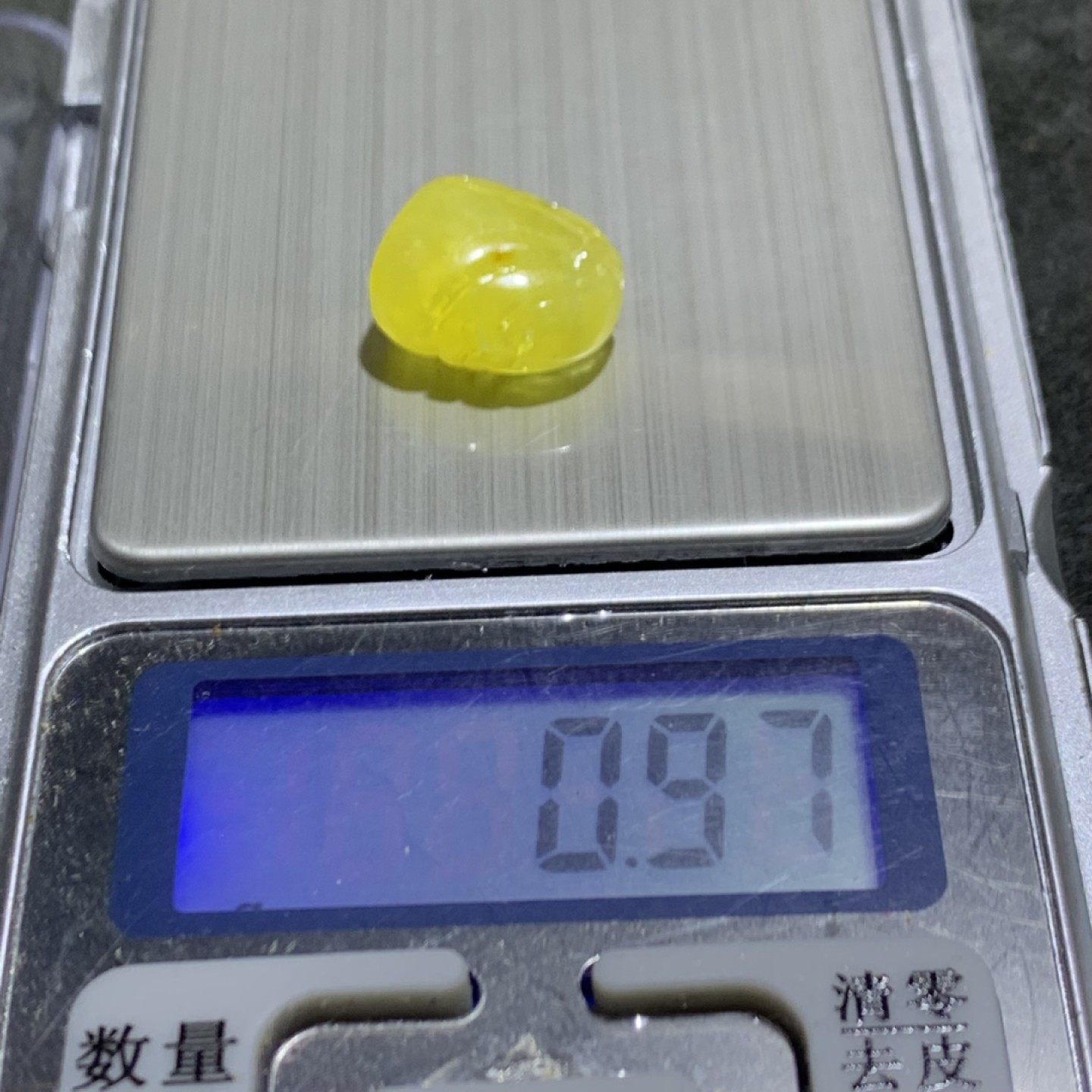 精美天然蜜蜡雕钱袋小吊坠一个