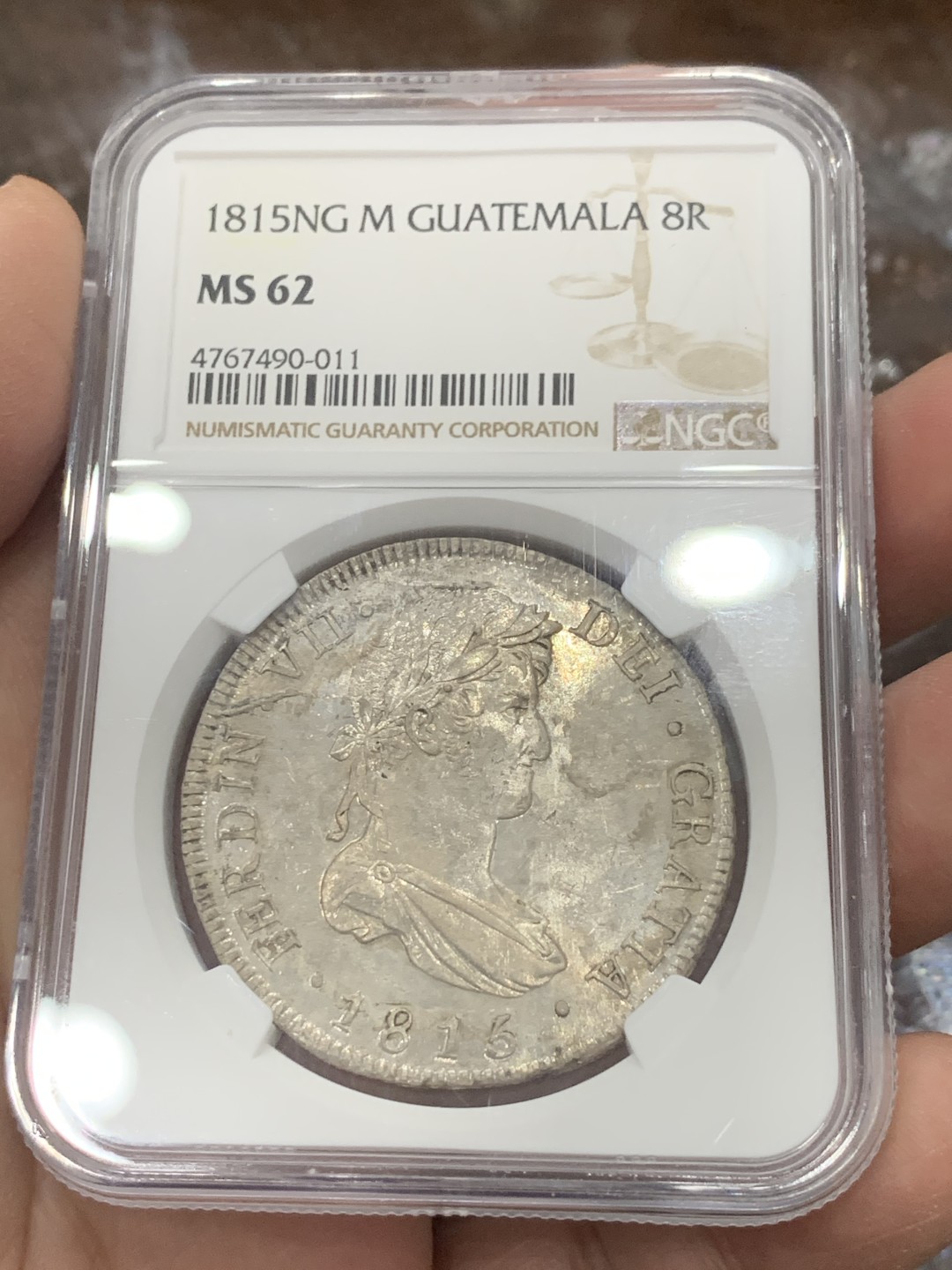 《竞宝斋》第136场-周日，周一连拍 (全场包邮) 冠军分 NGC MS62 危地马拉 1815年 费七 双柱 大银币 花冠无磨损 PL底板 难得