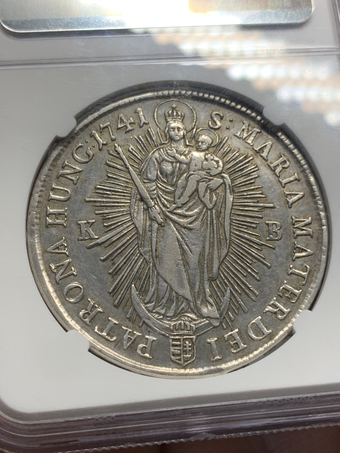 《竞宝斋》第136场-周日，周一连拍 (全场包邮) NGC-XFD 1741年神圣罗马帝国玛利亚特蕾莎1泰勒 匈牙利版，稀少首年，正面是大奶妈年轻头像，背面是克雷姆尼察厂标志性的圣母抱婴