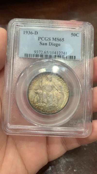 《竞宝斋》第136场-周日，周一连拍 (全场包邮) PCGS MS65 美国 1936年 圣迭戈半圆银币 老P盒 整个币两面黄油光 正面七彩环彩 状态极佳 该枚是同品类中 整体所见最好的一枚 没有之一