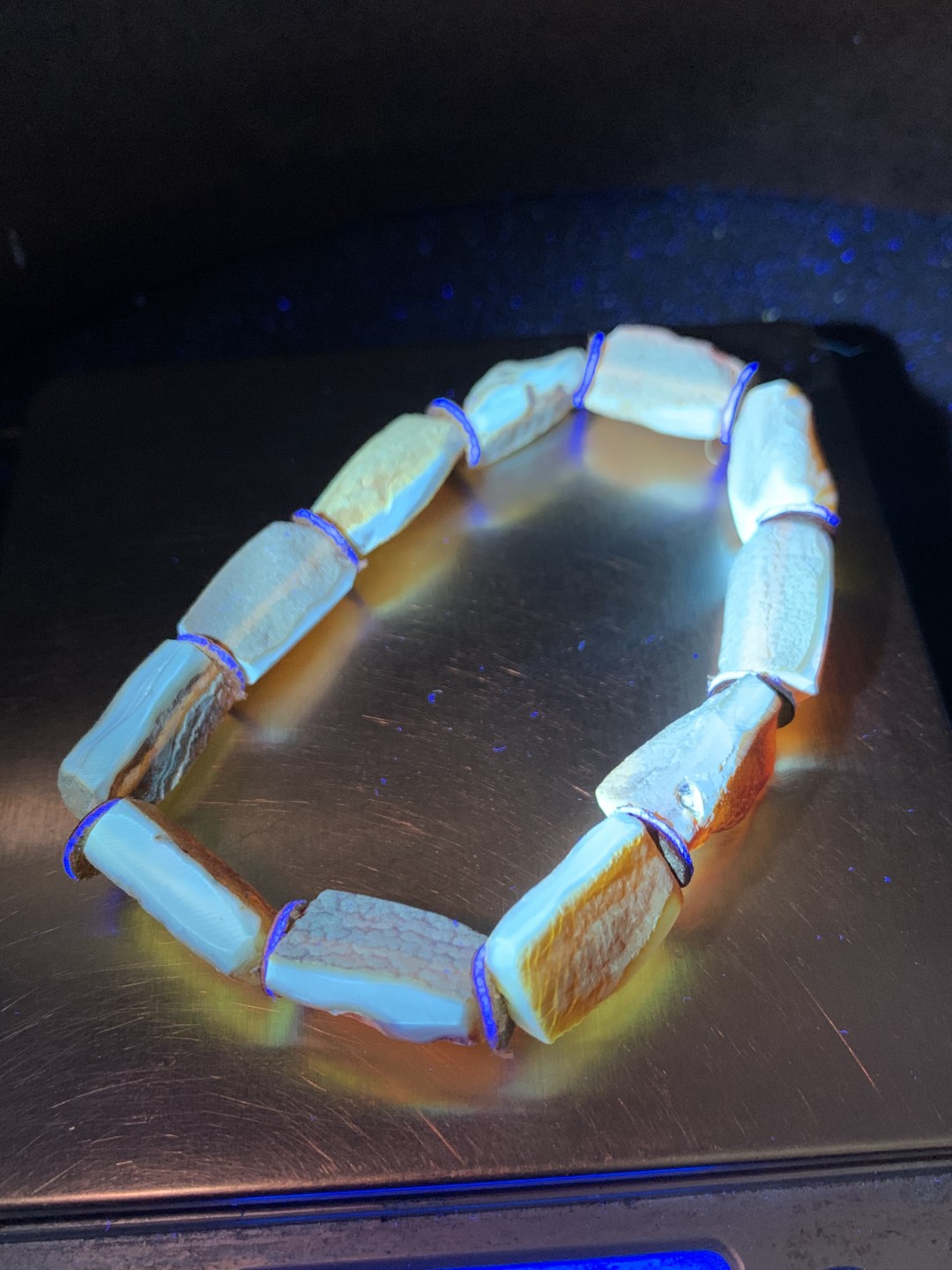 精美天然乌克兰蜜蜡原石打磨随形手串1条！