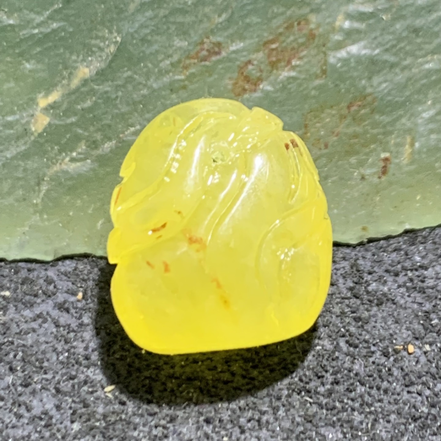 精美天然蜜蜡雕钱袋小吊坠一个