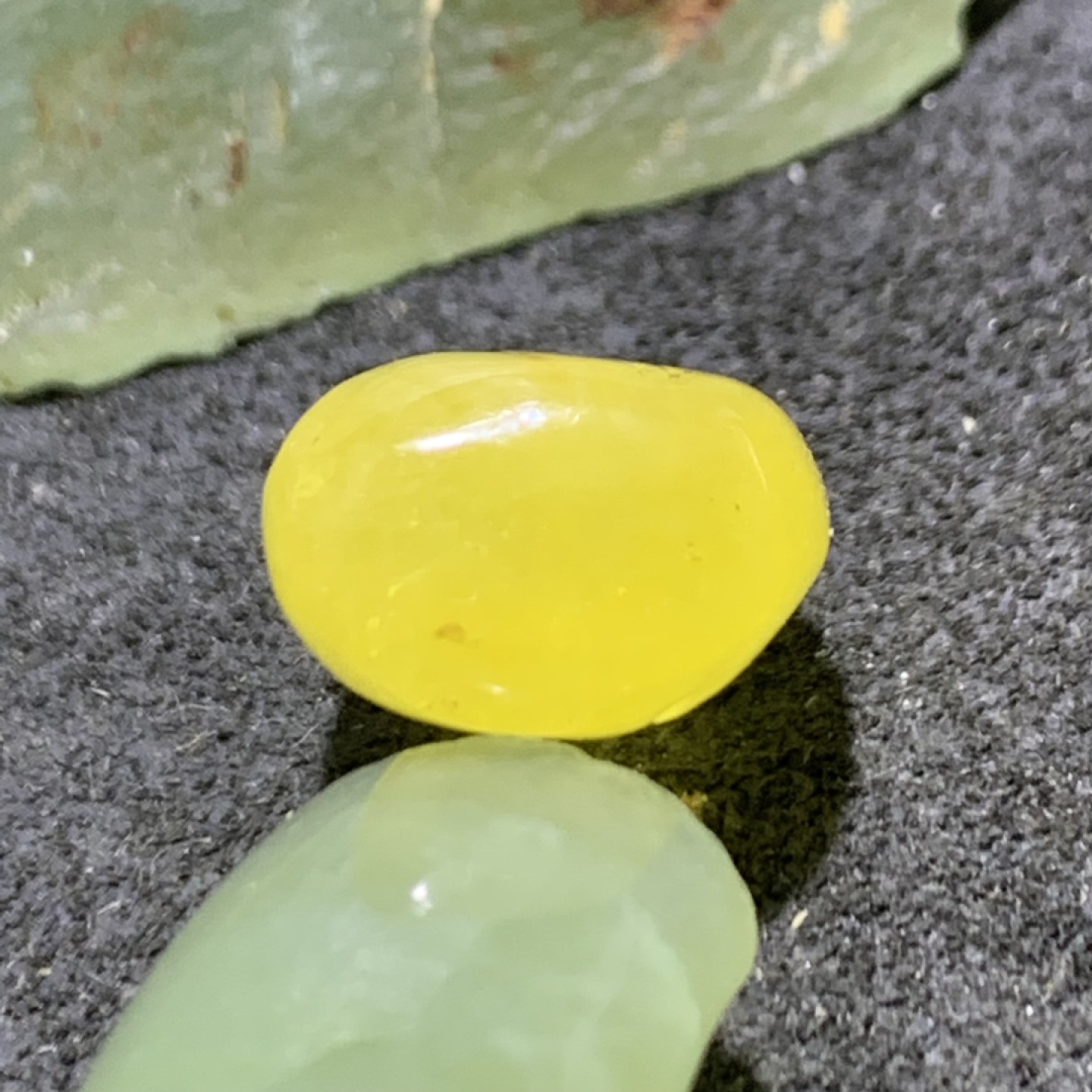 精美天然蜜蜡雕钱袋小吊坠一个