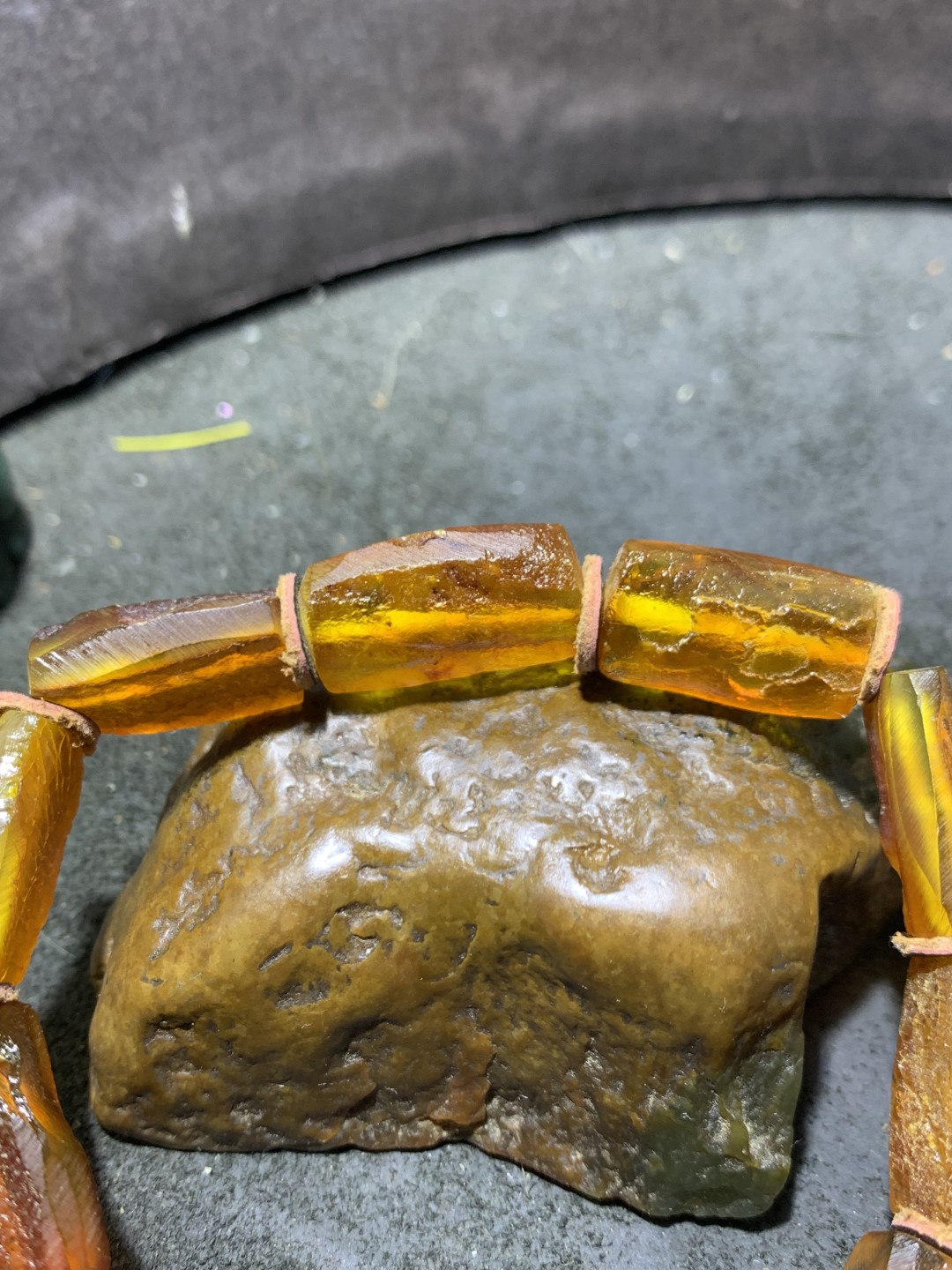 精美天然乌克兰蜜蜡原石打磨随形手串1条！